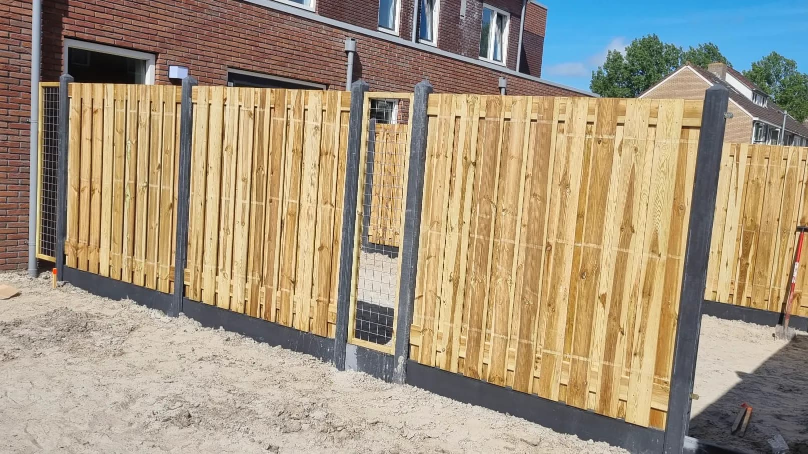 Welke materialen zijn geschikt voor een schutting?